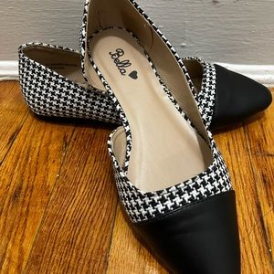 Black and white flats (NEW)